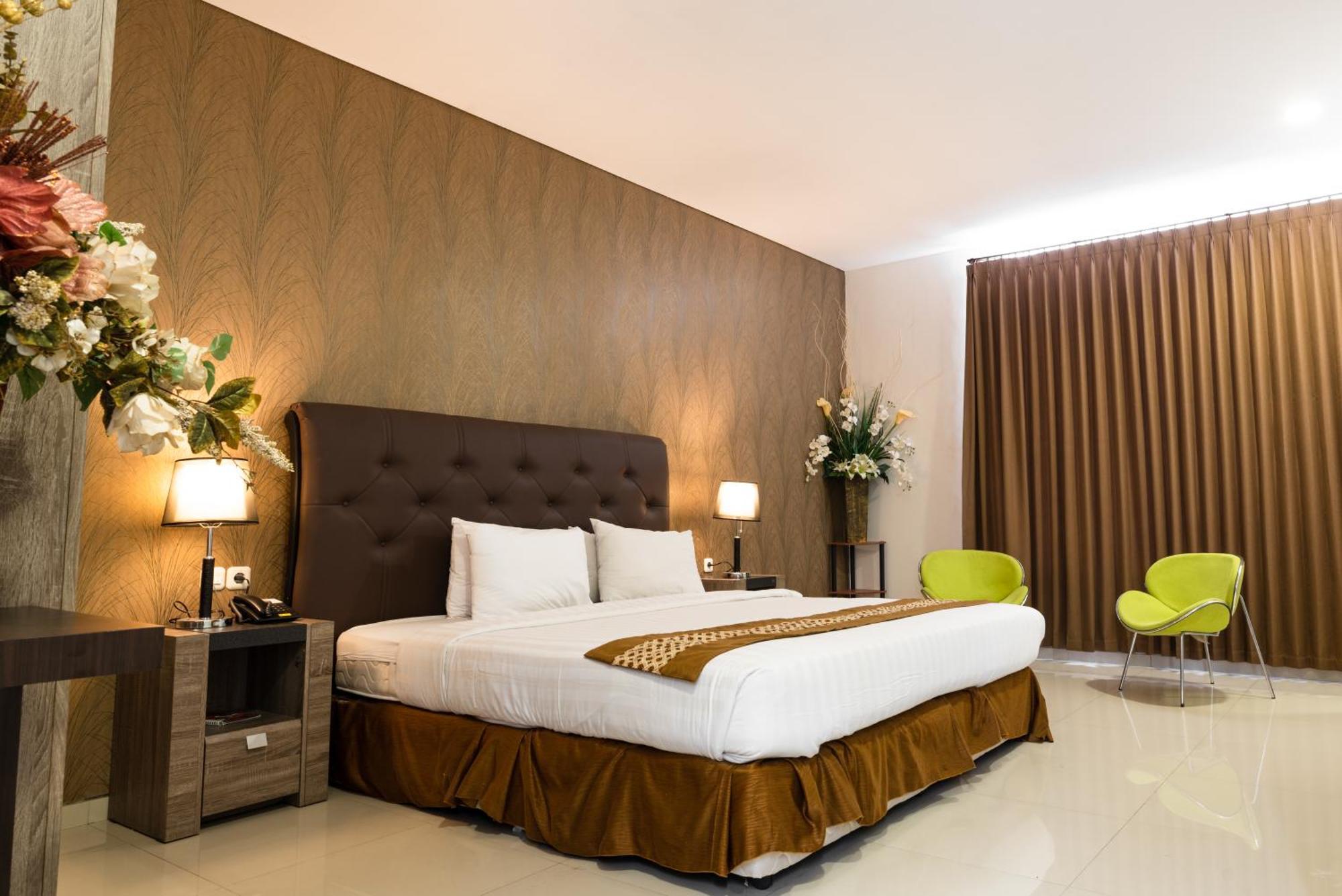 Neo Cempaka Hill Hotel Jember Exterior photo