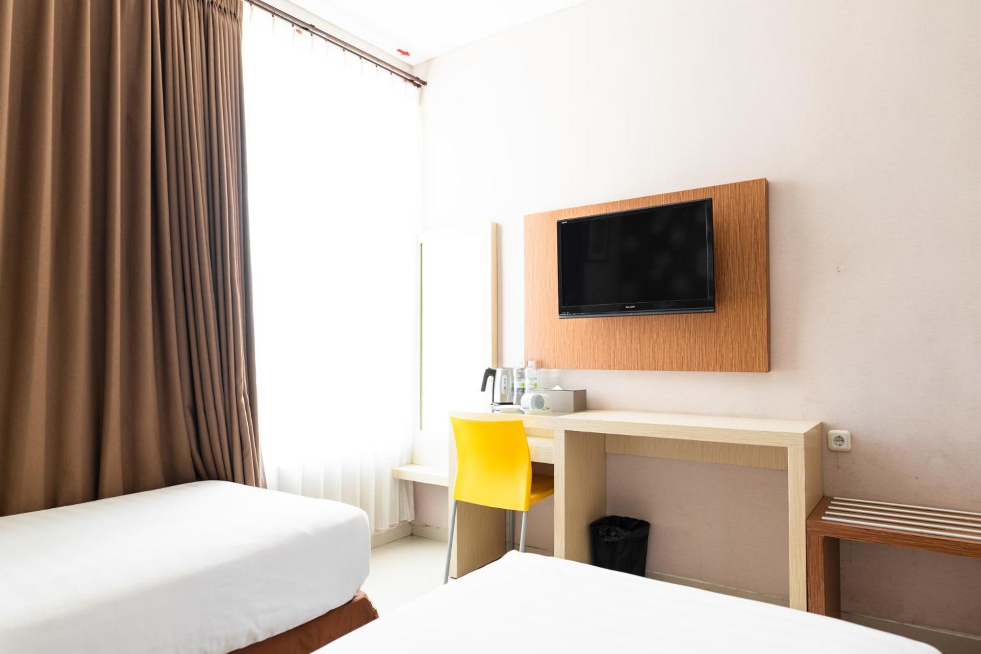 Neo Cempaka Hill Hotel Jember Exterior photo