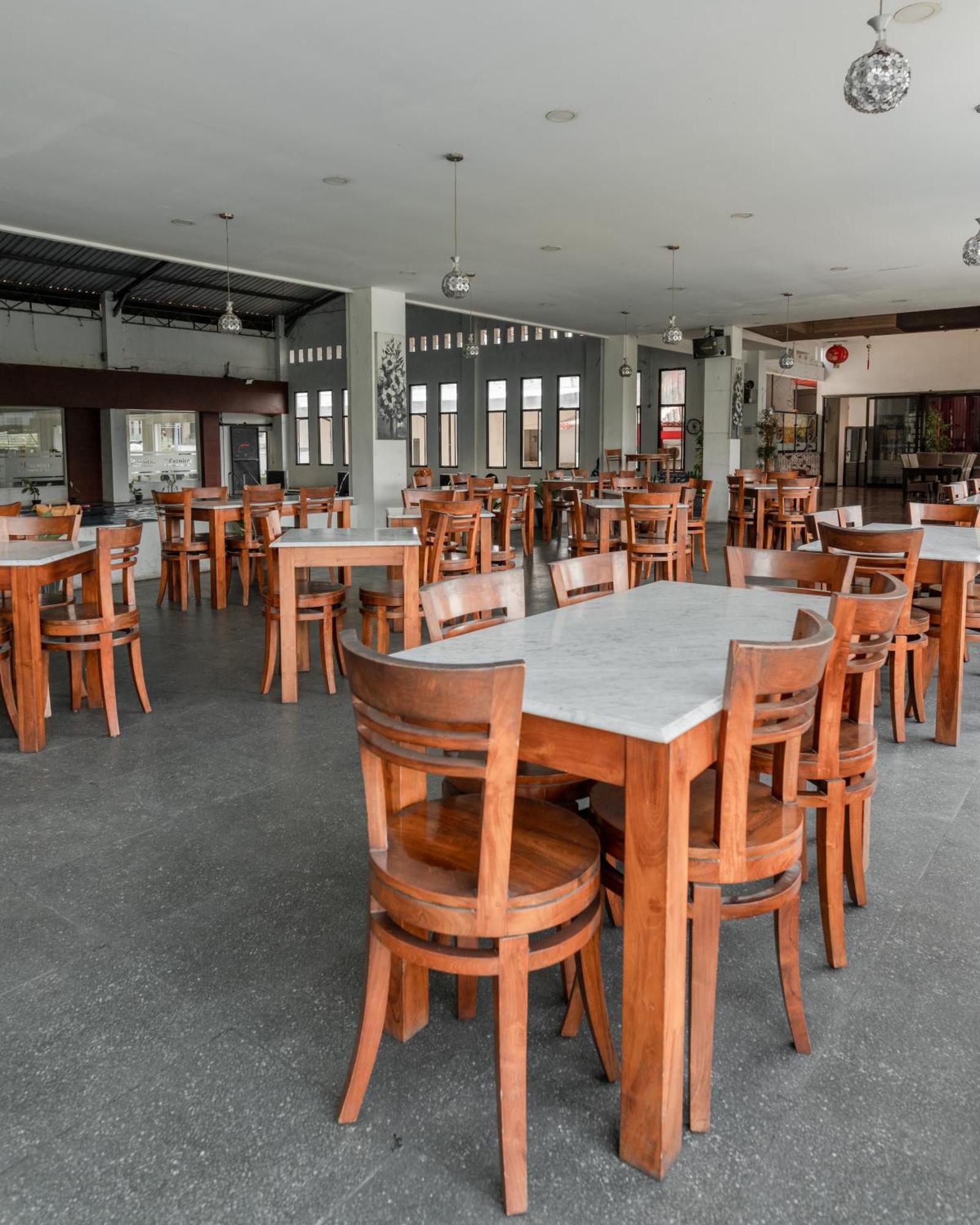 Neo Cempaka Hill Hotel Jember Exterior photo